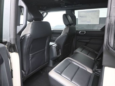 New 2026 Ford Bronco Outer Banks image 10