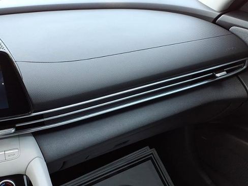 Used 2023 Hyundai Elantra Limited image 25