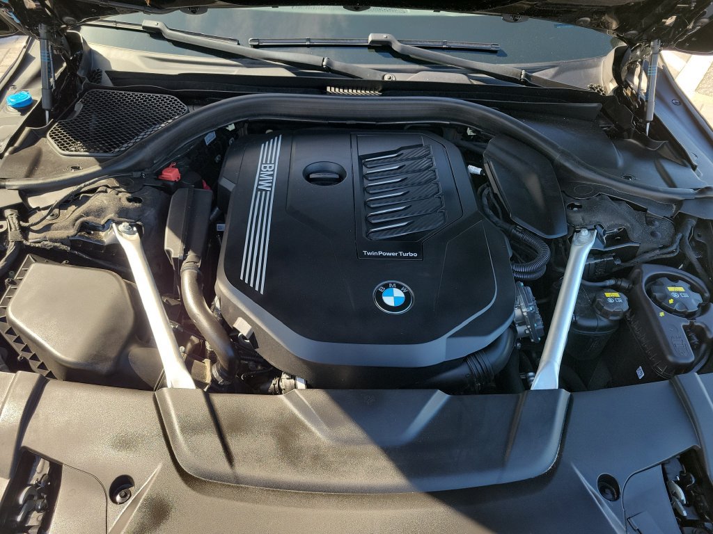 Used 2022 BMW 740i w/ Premium Package RWD image 30