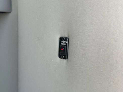 Used 2014 Mercedes-Benz Sprinter 2500 image 17