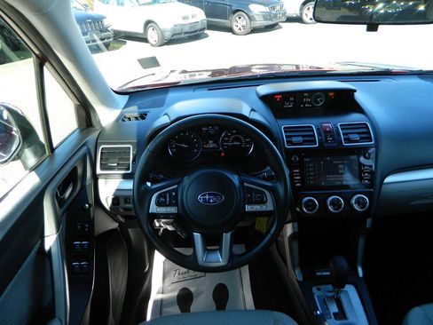 Used 2017 Subaru Forester 2.5i Premium image 15