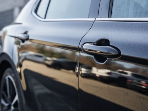 Used 2018 Toyota Camry XSE image 19