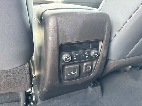 Used 2022 Buick Enclave Premium FWD image 31