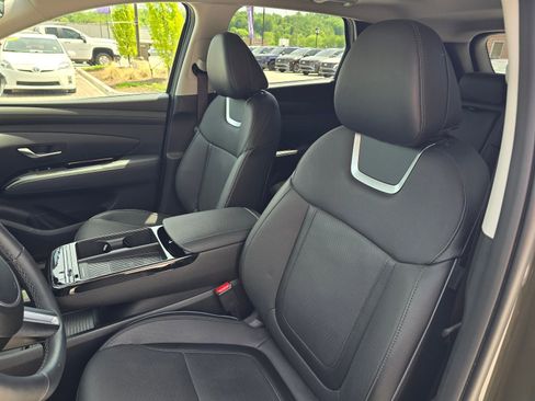Certified 2025 Hyundai Tucson Limited FWD image 12