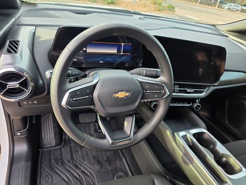 New 2026 Chevrolet Equinox EV LT image 12