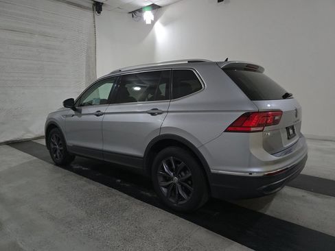 Used 2022 Volkswagen Tiguan SE FWD image 2