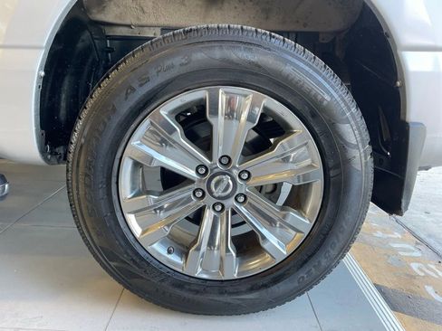 Certified 2018 Nissan Titan SV w/ SV Convenience Package image 18