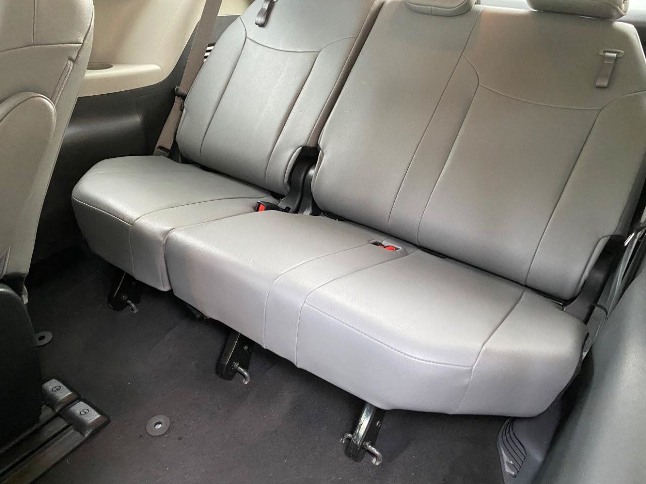 Used 2024 Toyota Sienna XLE FWD image 41