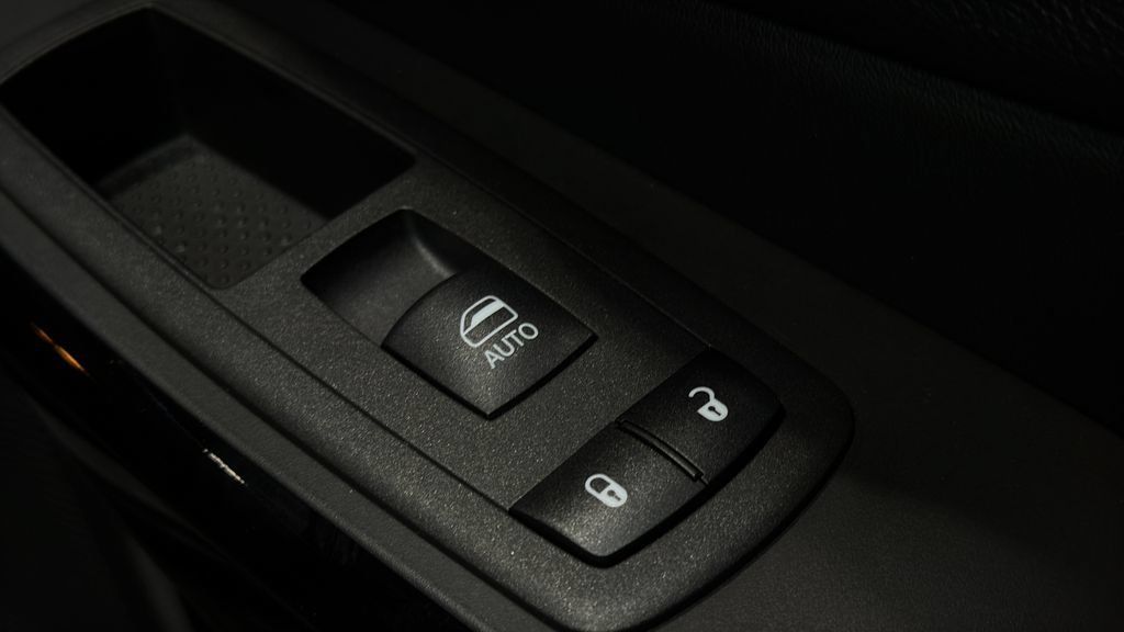 Used 2023 Jeep Cherokee Altitude Lux AWD/4WD image 11