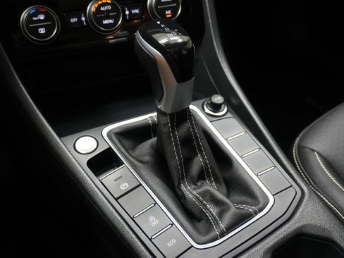 Used 2024 Volkswagen Jetta SE image 18