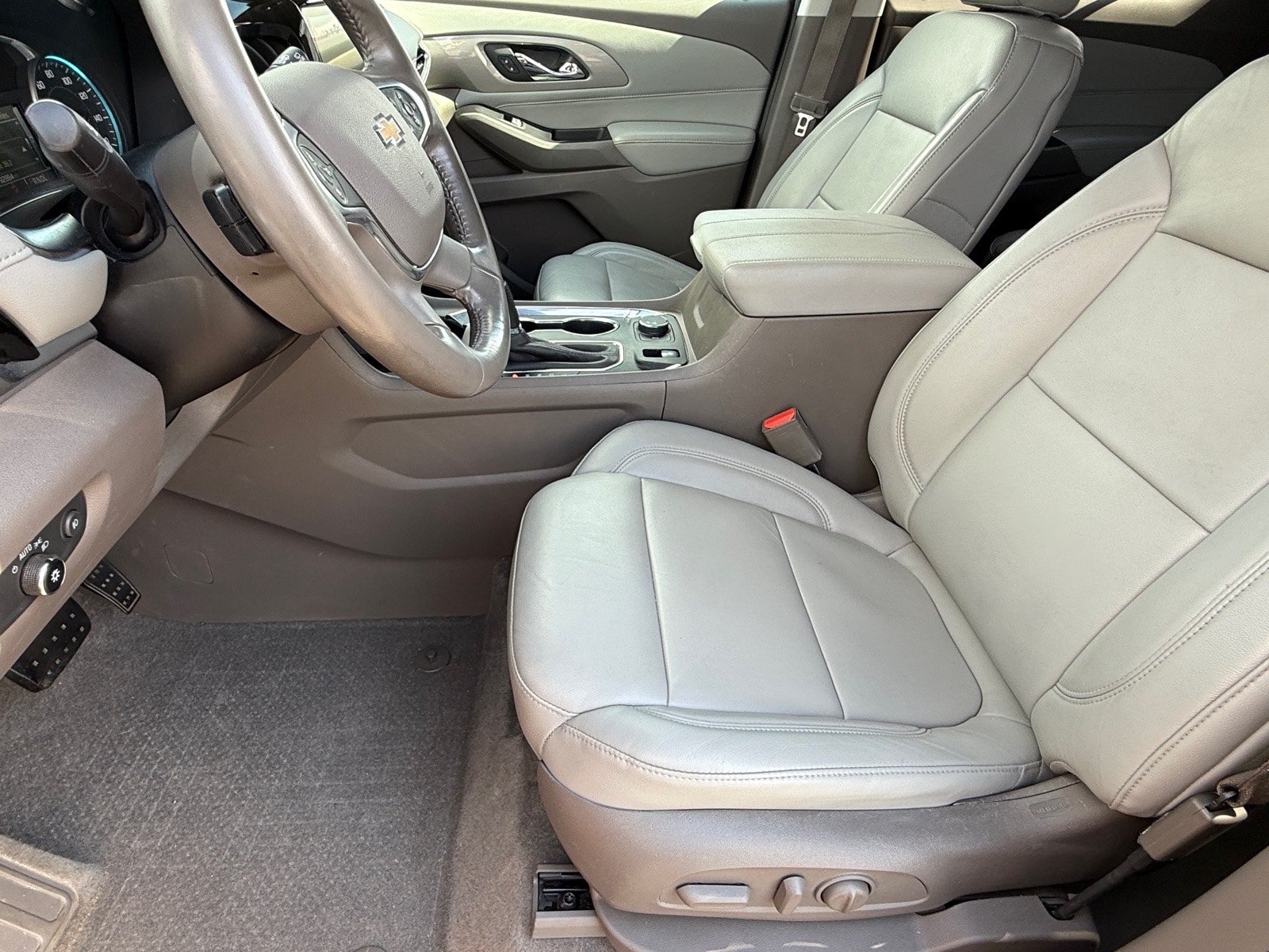 Used 2018 Chevrolet Traverse LT w/ LPO, Floor Liner Package FWD image 14