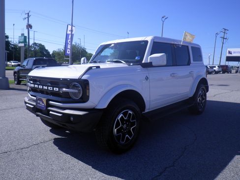 Certified 2025 Ford Bronco Outer Banks AWD/4WD image 3