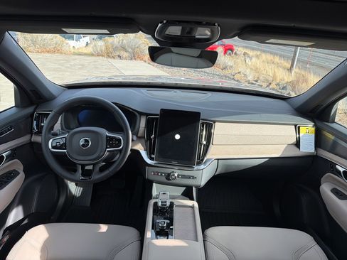 New 2026 Volvo XC90 T8 Plus w/ Protection Package Premier image 7