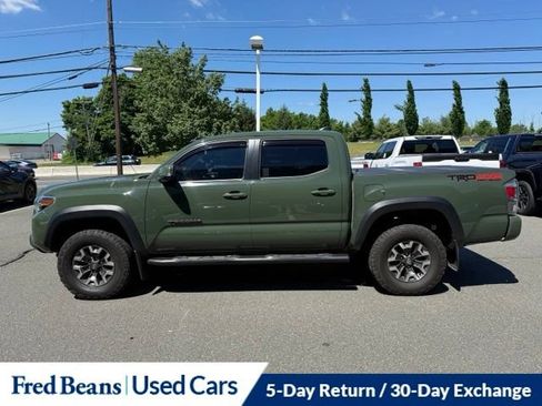 Used 2022 Toyota Tacoma TRD Off-Road AWD/4WD image 19