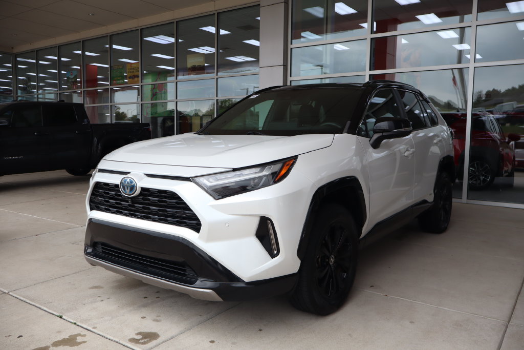 Used 2023 Toyota RAV4 XSE AWD/4WD image 3