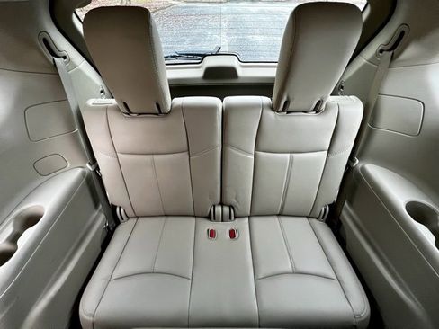 Used 2018 Nissan Pathfinder SL image 30