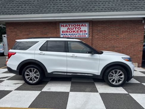 Used 2020 Ford Explorer XLT w/ Equipment Group 202A AWD/4WD image 2