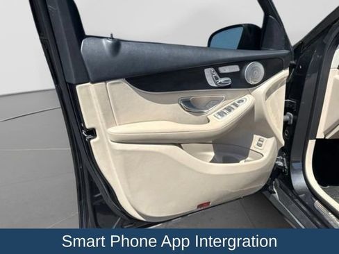Used 2021 Mercedes-Benz GLC 300 image 10