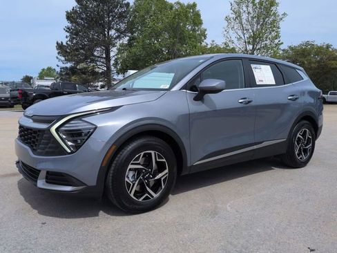 Used 2025 Kia Sportage LX image 8