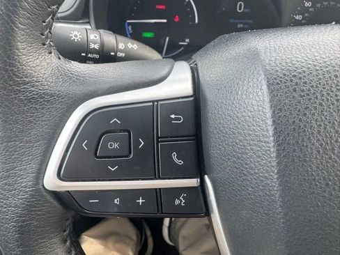 Used 2024 Toyota Sienna XLE image 24