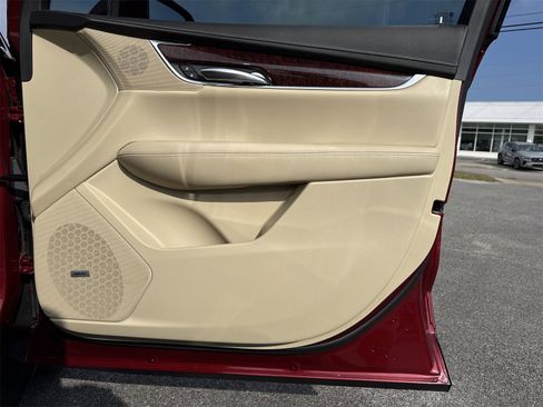 Used 2017 Cadillac XT5 Luxury w/ Driver Awareness Package image 29