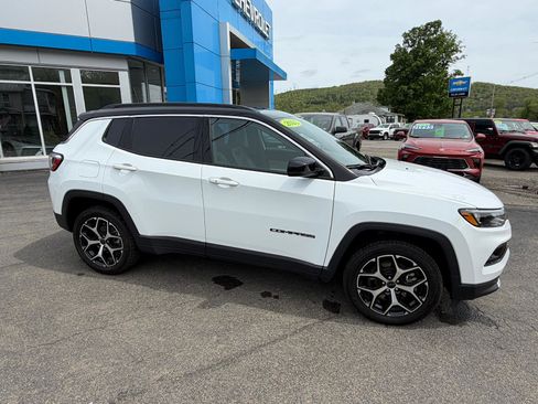 Used 2025 Jeep Compass Limited AWD/4WD image 11
