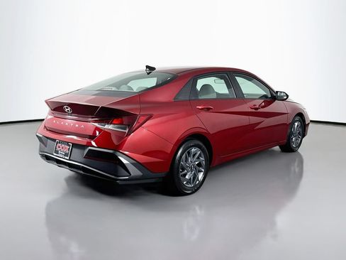 Used 2024 Hyundai Elantra SEL FWD image 5