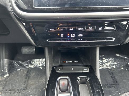 Used 2023 Chevrolet Bolt EUV LT FWD image 16