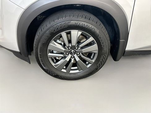 Used 2024 Nissan Pathfinder SV image 11