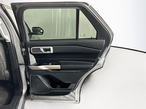 Used 2022 Ford Explorer XLT RWD image 31