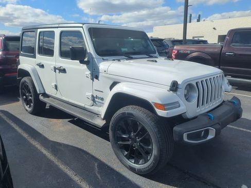 Used 2022 Jeep Wrangler Unlimited Sahara w/ Cold Weather Group image 5
