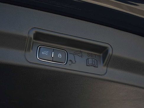 Used 2024 Ford Explorer Limited w/ Limited Technology Package image 26