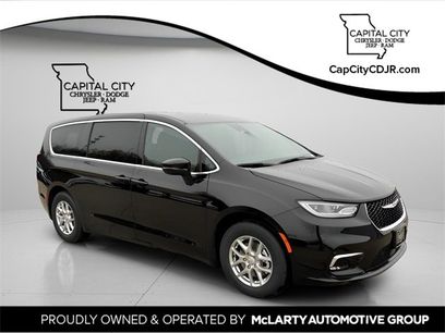 New 2026 Chrysler Pacifica Select