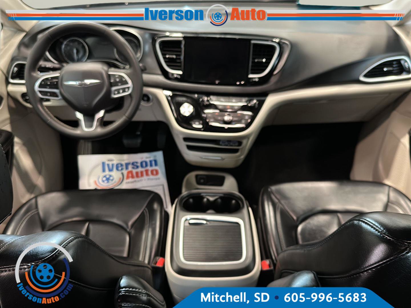 Used 2023 Chrysler Pacifica Touring-L FWD image 25