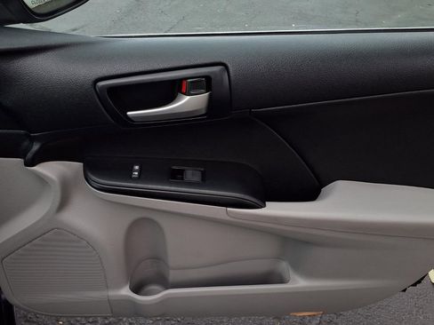Used 2014 Toyota Camry LE FWD image 25