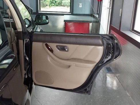 Used 2001 Subaru Outback H6 L.L. Bean Edition image 16