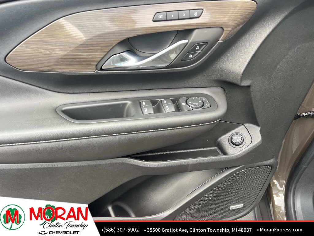 Used 2023 GMC Terrain Denali w/ Denali Premium Package AWD/4WD image 17