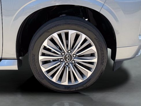 Used 2025 INFINITI QX80 Sensory AWD/4WD image 7