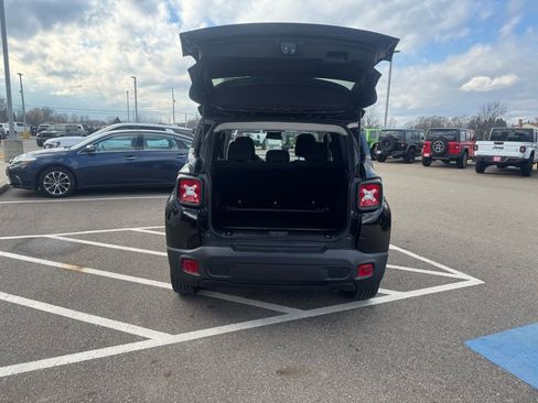 Used 2020 Jeep Renegade Latitude image 10