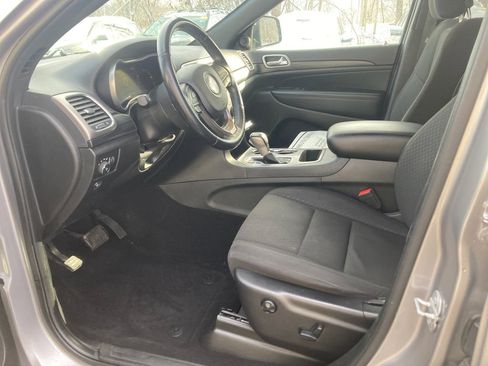 Used 2020 Jeep Grand Cherokee Laredo image 11