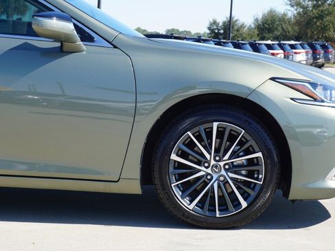 Certified 2025 Lexus ES 350 w/ Premium Package image 9