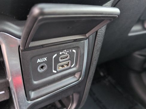 Used 2022 Jeep Wrangler Unlimited Sahara w/ Cold Weather Group AWD/4WD image 19