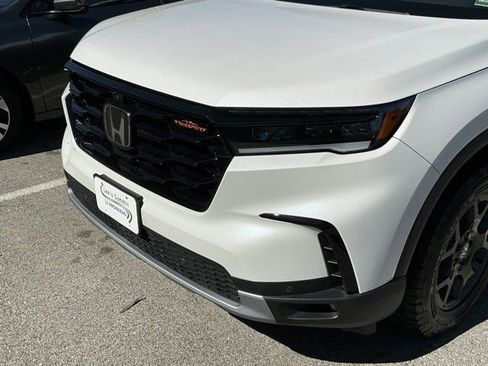 Used 2025 Honda Pilot TrailSport image 14