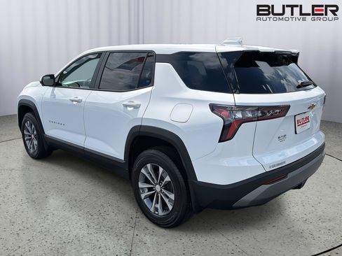 New 2026 Chevrolet Equinox LT w/ Convenience Package II FWD image 4