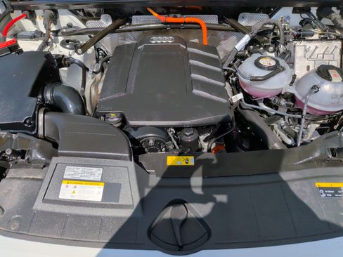 Used 2023 Audi Q5 e Prestige w/ Prestige Package image 36