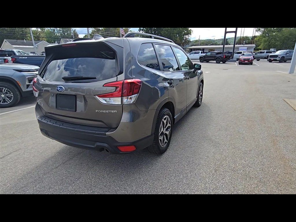 Used 2019 Subaru Forester Premium AWD/4WD image 8