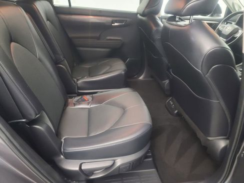 Used 2023 Toyota Highlander Limited image 17