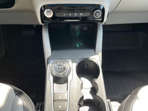 New 2025 Ford Escape SE image 14