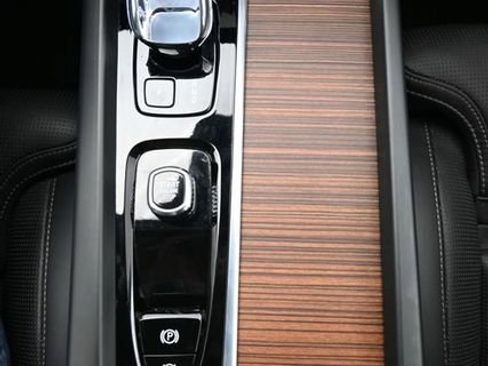 Used 2023 Volvo XC60 B5 Ultimate w/ Protection Package Premier image 10