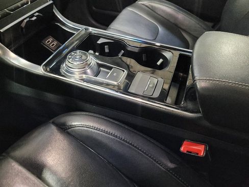 Used 2019 Ford Edge Titanium AWD/4WD image 26